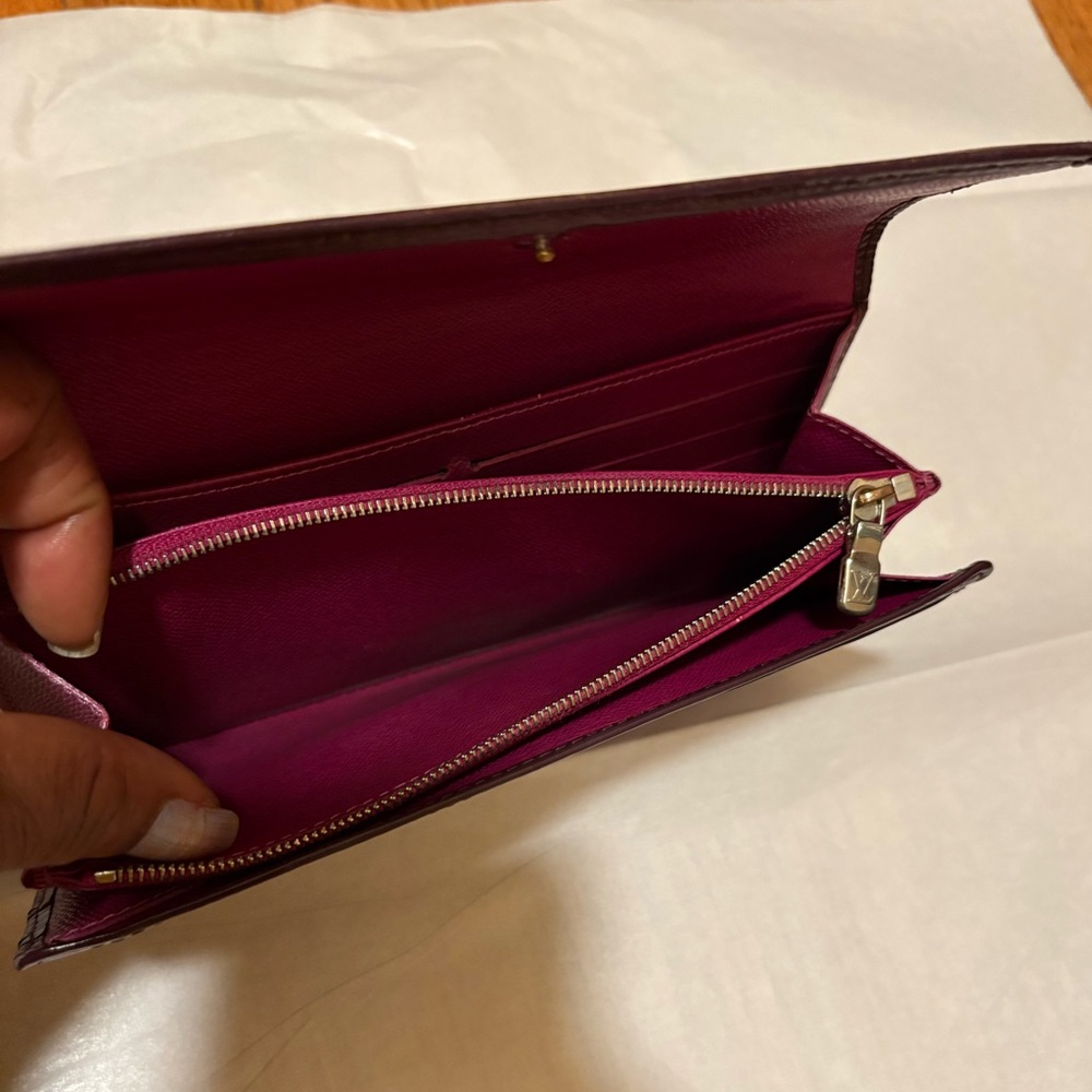 Louis Vuitton EPI Leather Wallet PRE- OWNED - Picture 5 of 6
